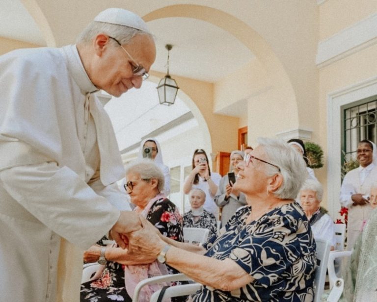 Papa Leone con i nonni